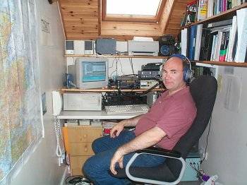 Alan, GIOTC (ex-GI8YDZ) in his shack.